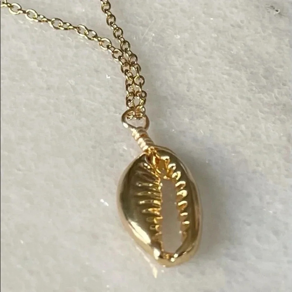 Dainty Cowrie Pendant Necklace - Picture 3 of 4